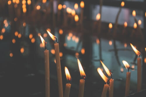 ceri-candele-chiesa-benedizione